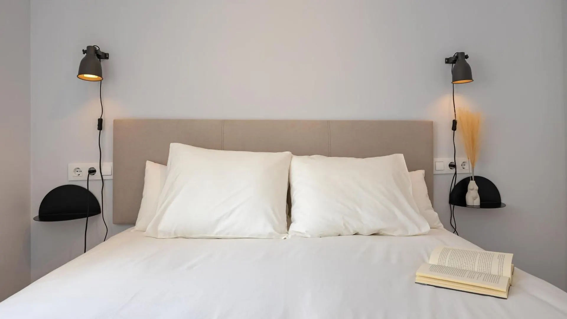Charming 2 Bedroom Apartment At Iconic Triana Neighborhood By Ocityzen Sewilla 0*,  Hiszpania