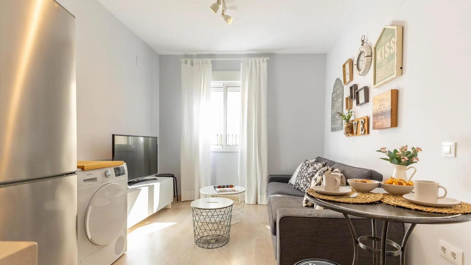 Charming 2 Bedroom Apartment At Iconic Triana Neighborhood By Ocityzen Sewilla 0*,  Hiszpania