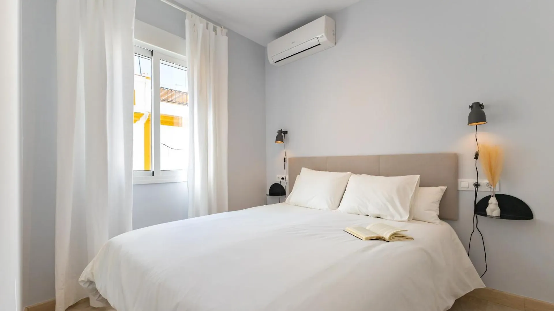 Charming 2 Bedroom Apartment At Iconic Triana Neighborhood By Ocityzen Sewilla 0*,