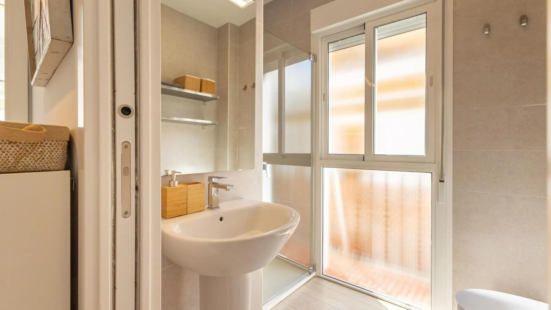 Charming 2 Bedroom Apartment At Iconic Triana Neighborhood By Ocityzen Sewilla
