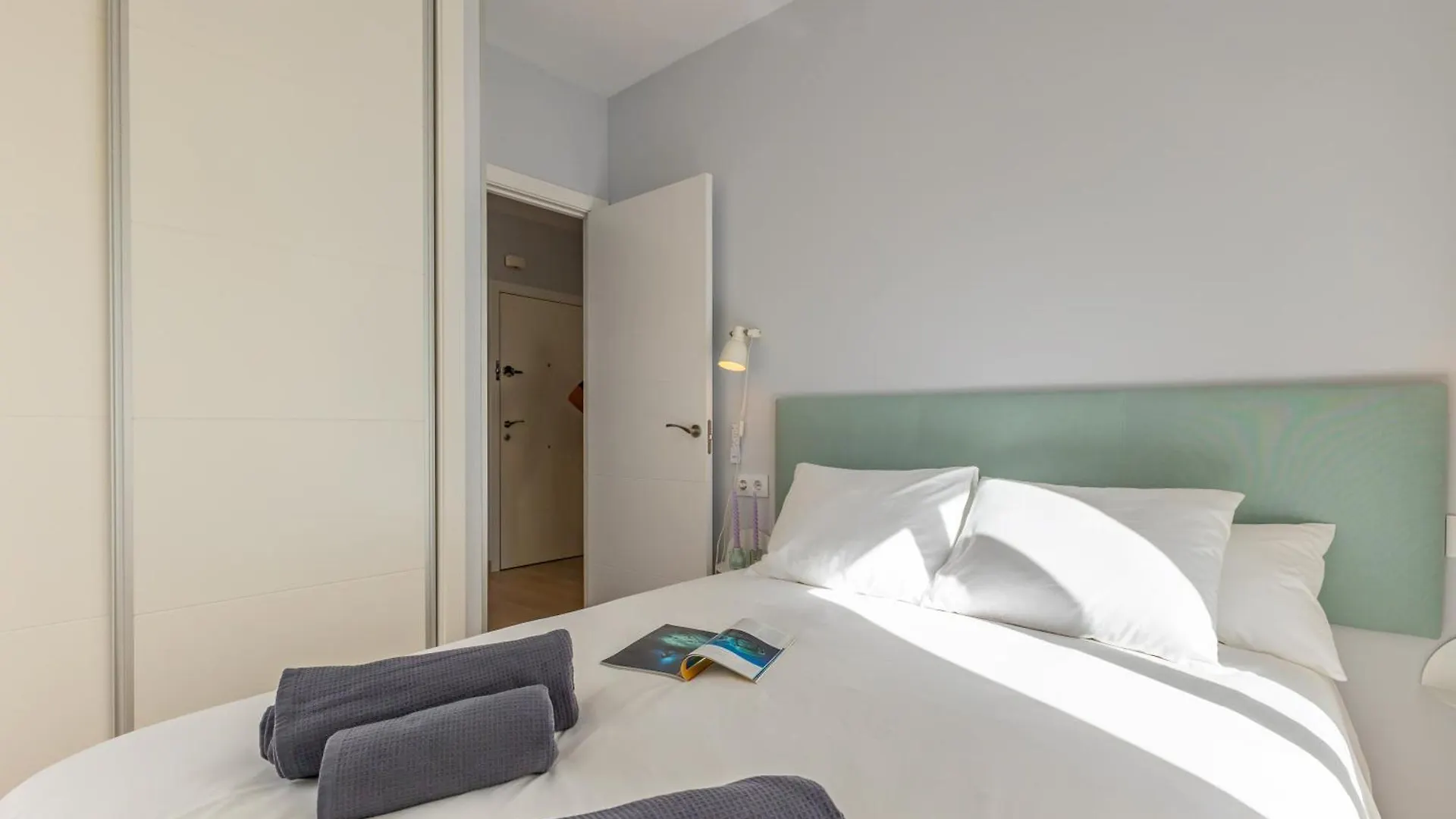 Charming 2 Bedroom Apartment At Iconic Triana Neighborhood By Ocityzen Sewilla 0*,  Hiszpania