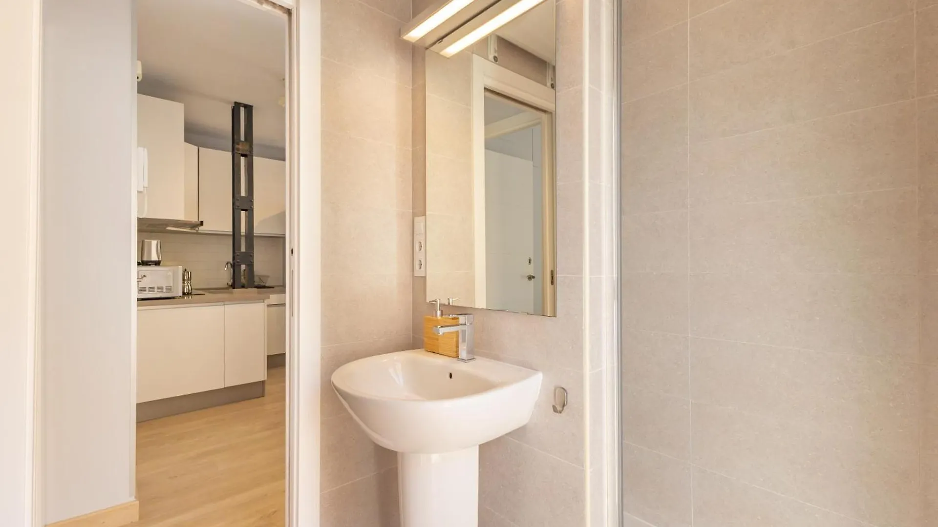 Charming 2 Bedroom Apartment At Iconic Triana Neighborhood By Ocityzen Sewilla 0*,