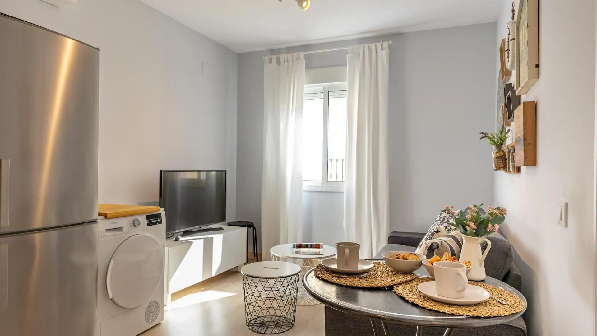 Charming 2 Bedroom Apartment At Iconic Triana Neighborhood By Ocityzen Sewilla Hiszpania